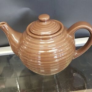 Hues N Brews NWT Vintage Dark Brown Ribbed Teapot